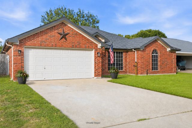1020 Hannah Street, Burleson, TX 76028
