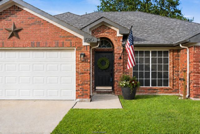 1020 Hannah Street, Burleson, TX 76028