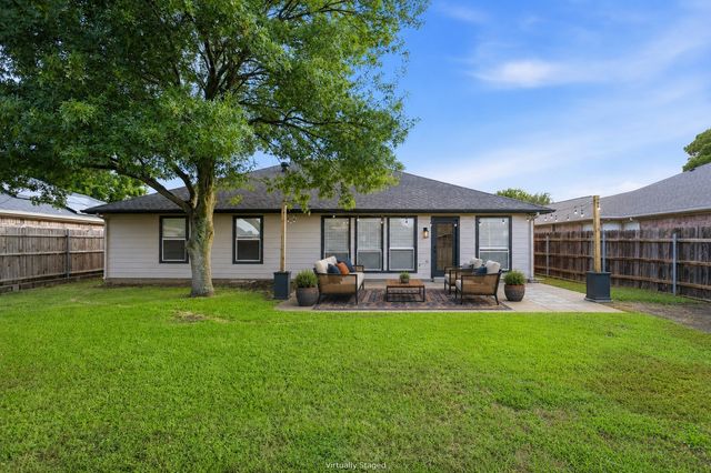 1020 Hannah Street, Burleson, TX 76028