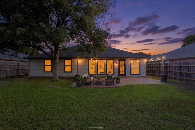 1020 Hannah Street, Burleson, TX 76028