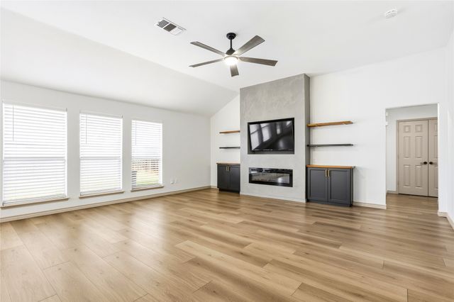1020 Hannah Street, Burleson, TX 76028