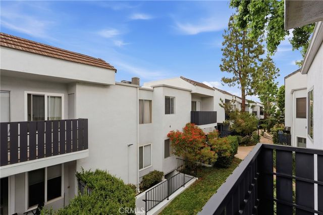 18645 Hatteras Street 289, Tarzana, CA 91356