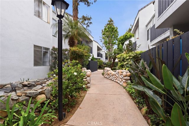 18645 Hatteras Street 289, Tarzana, CA 91356