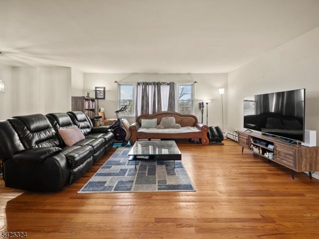 33 Beech St, Little Ferry Boro, NJ 07643