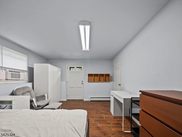 33 Beech St, Little Ferry Boro, NJ 07643