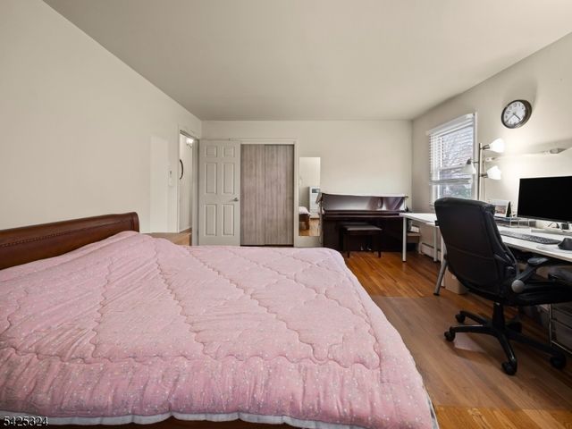 33 Beech St, Little Ferry Boro, NJ 07643