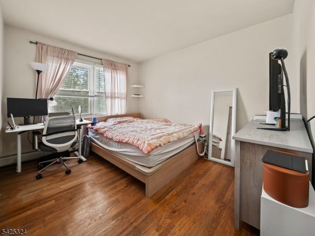 33 Beech St, Little Ferry Boro, NJ 07643