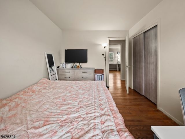 33 Beech St, Little Ferry Boro, NJ 07643