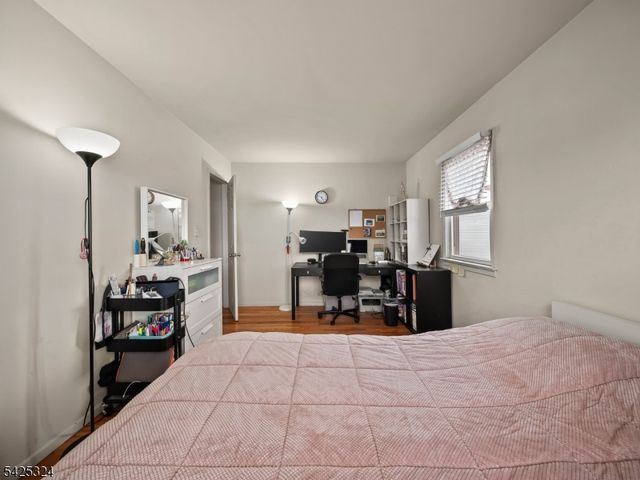 33 Beech St, Little Ferry Boro, NJ 07643