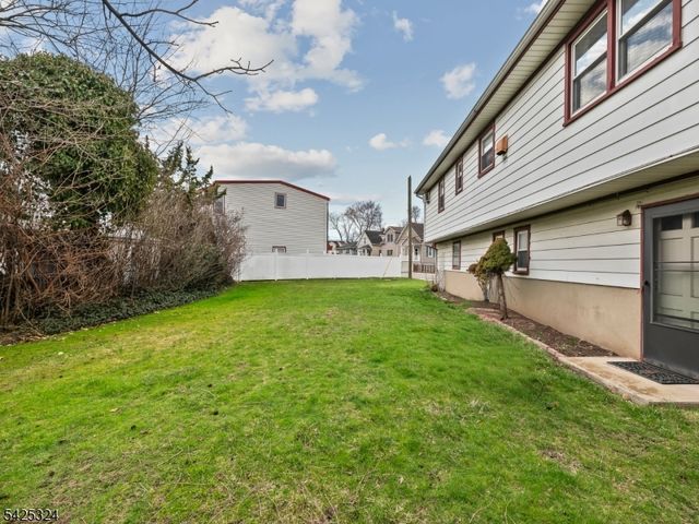 33 Beech St, Little Ferry Boro, NJ 07643