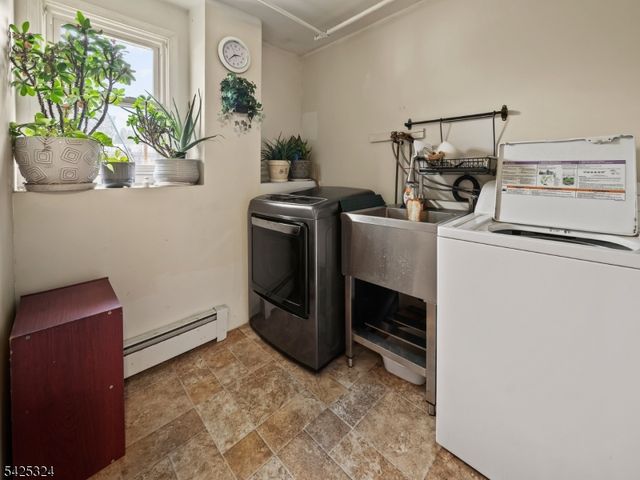 33 Beech St, Little Ferry Boro, NJ 07643