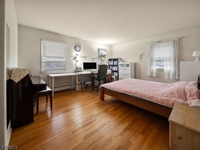 33 Beech St, Little Ferry Boro, NJ 07643