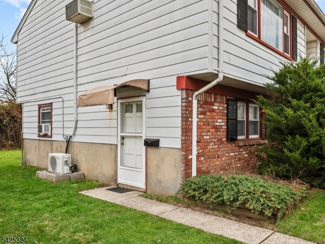 33 Beech St, Little Ferry Boro, NJ 07643