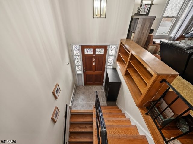 33 Beech St, Little Ferry Boro, NJ 07643