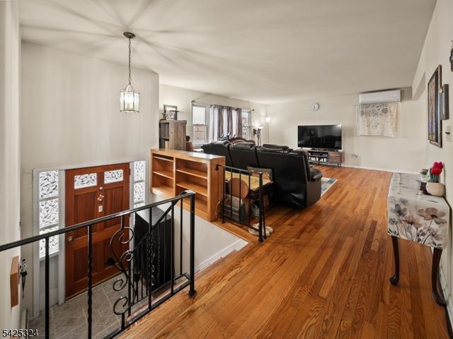 33 Beech St, Little Ferry Boro, NJ 07643