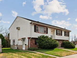 33 Beech St, Little Ferry Boro, NJ 07643