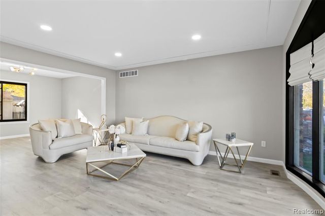 16136 Amore Street, Clinton Township, MI 48038