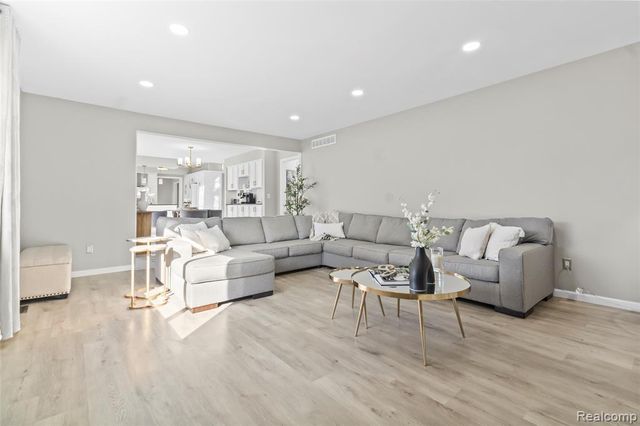 16136 Amore Street, Clinton Township, MI 48038