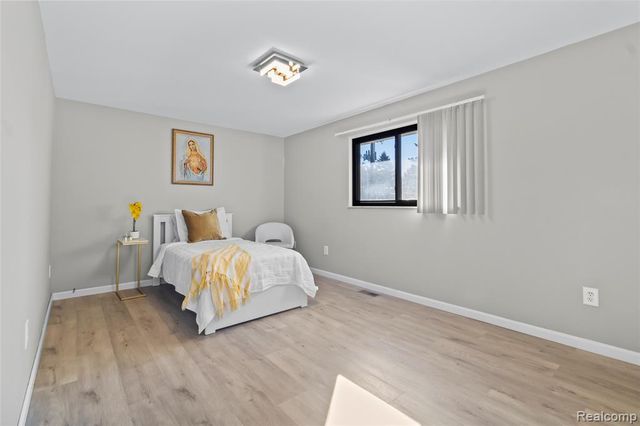 16136 Amore Street, Clinton Township, MI 48038