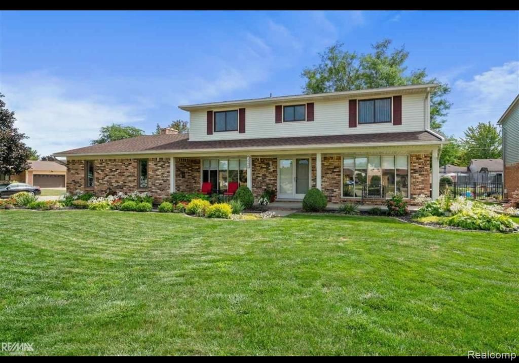 16136 Amore Street, Clinton Township, MI 48038