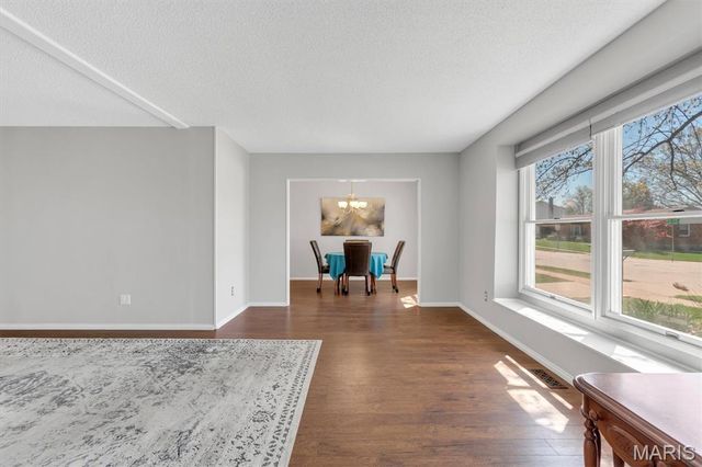 5728 Hidden Stone Drive, Oakville, MO 63129