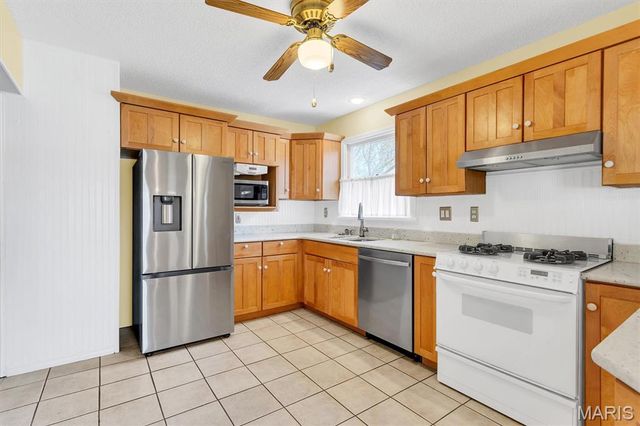 5728 Hidden Stone Drive, Oakville, MO 63129