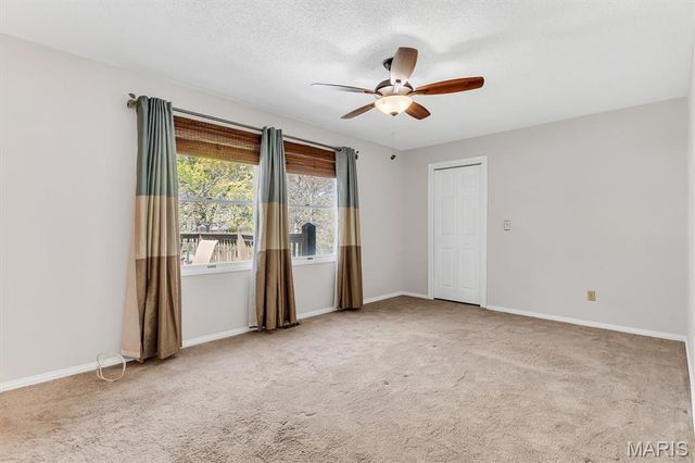 5728 Hidden Stone Drive, Oakville, MO 63129