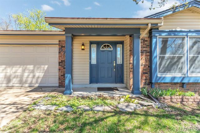 5728 Hidden Stone Drive, Oakville, MO 63129