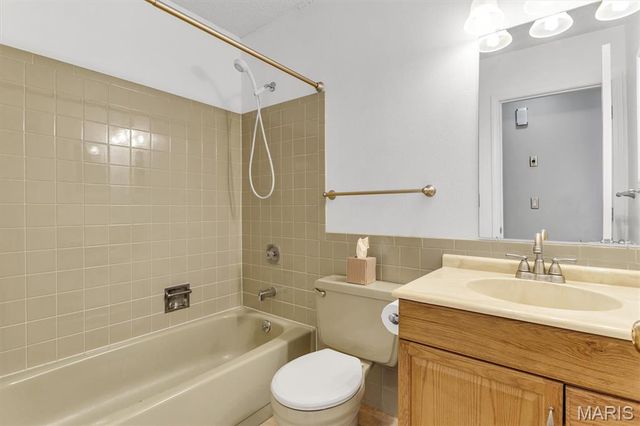 5728 Hidden Stone Drive, Oakville, MO 63129