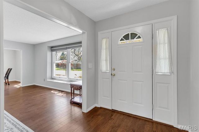 5728 Hidden Stone Drive, Oakville, MO 63129