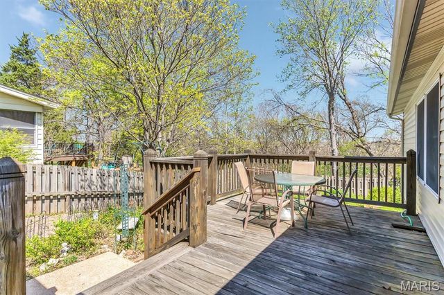 5728 Hidden Stone Drive, Oakville, MO 63129