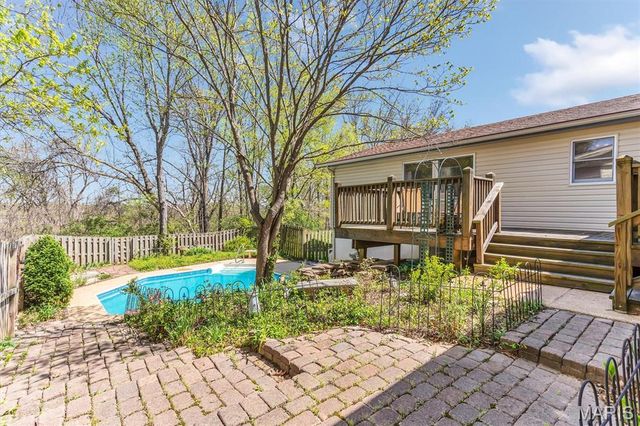5728 Hidden Stone Drive, Oakville, MO 63129