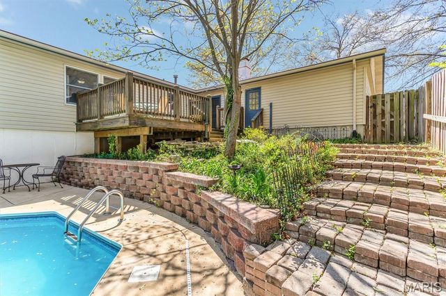 5728 Hidden Stone Drive, Oakville, MO 63129