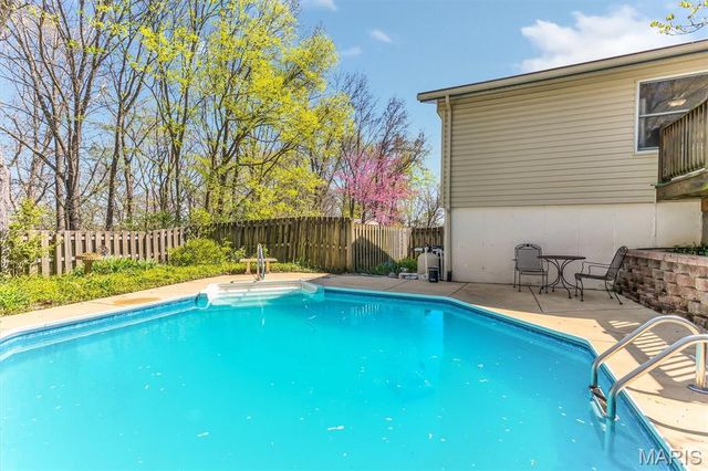 5728 Hidden Stone Drive, Oakville, MO 63129