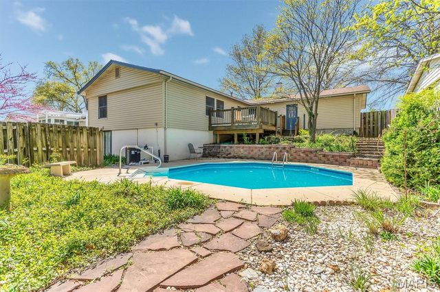 5728 Hidden Stone Drive, Oakville, MO 63129