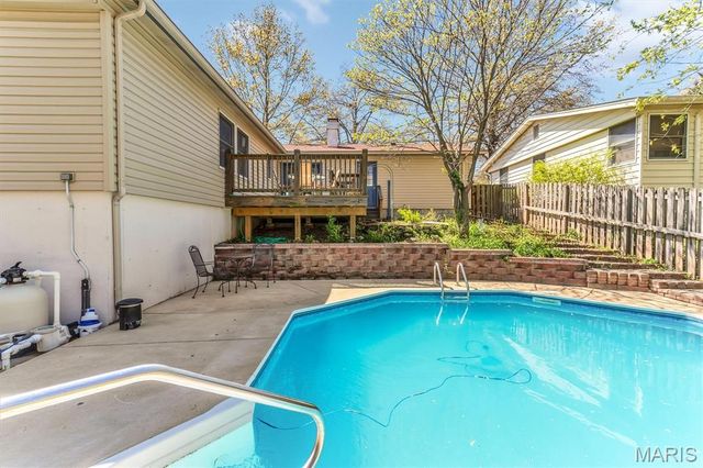 5728 Hidden Stone Drive, Oakville, MO 63129