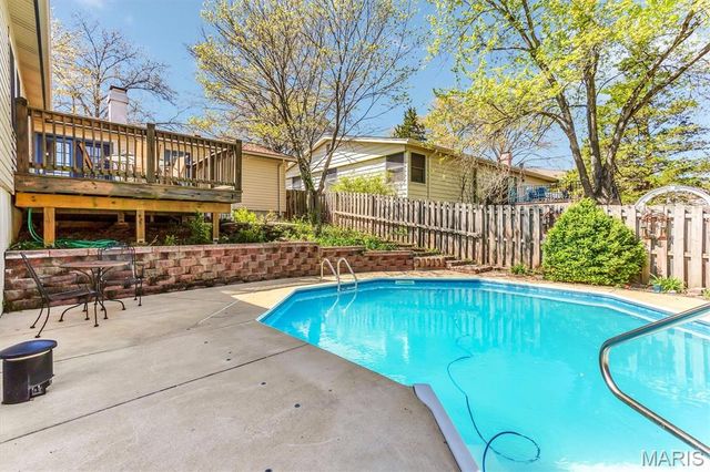 5728 Hidden Stone Drive, Oakville, MO 63129
