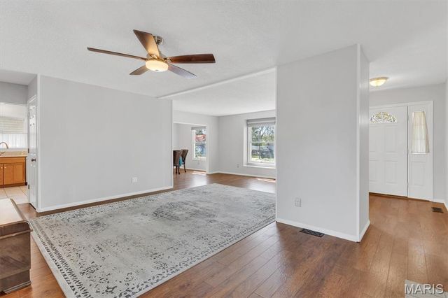 5728 Hidden Stone Drive, Oakville, MO 63129