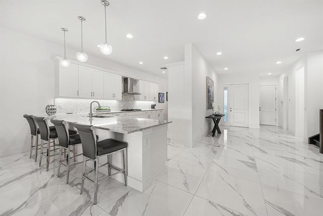 13689 Artisan Circle, Palm Beach Gardens, FL 33418