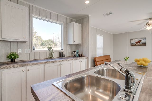 6303 N Oklahoma Trail, Granbury, TX 76048