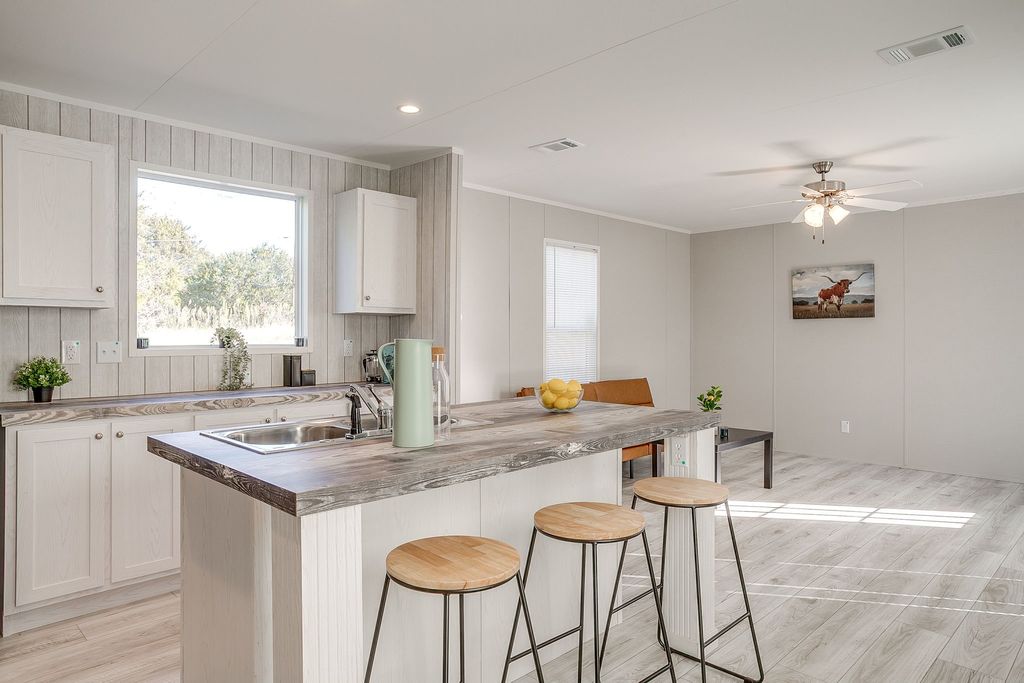 6303 N Oklahoma Trail, Granbury, TX 76048