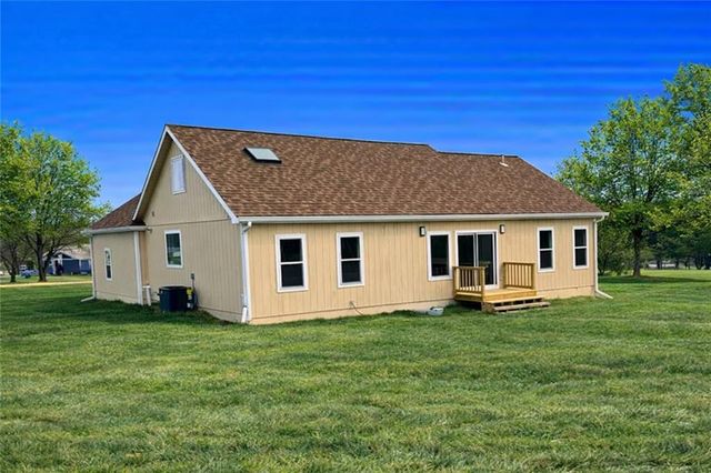 1881 Lake Viking Terrace, Gallatin, MO 64640