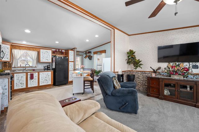 7 Lilac Lane, Pittsfield, NH 03263