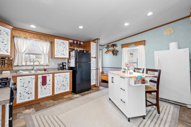 7 Lilac Lane, Pittsfield, NH 03263