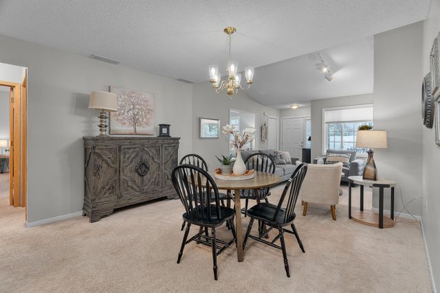 9909 Tamarack Cove, Woodbury, MN 55125