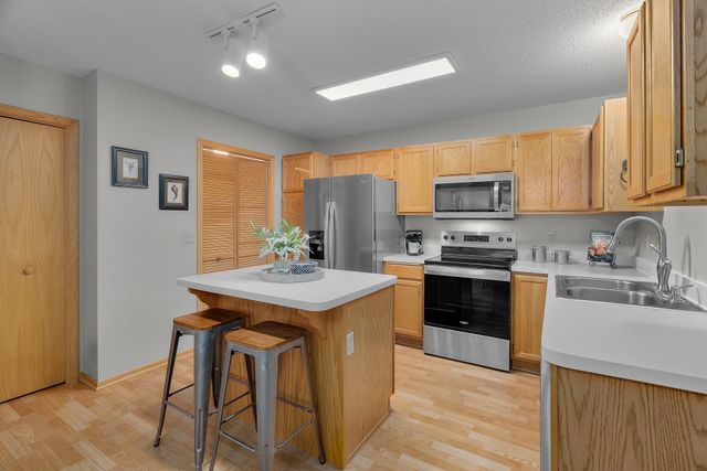 9909 Tamarack Cove, Woodbury, MN 55125