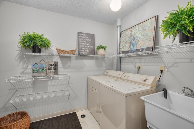 9909 Tamarack Cove, Woodbury, MN 55125