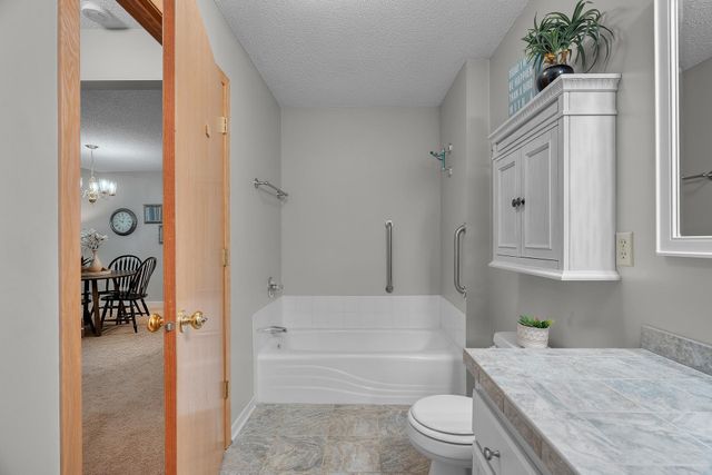 9909 Tamarack Cove, Woodbury, MN 55125