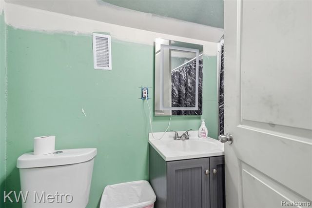 9941 Pinehurst Street, Detroit, MI 48204