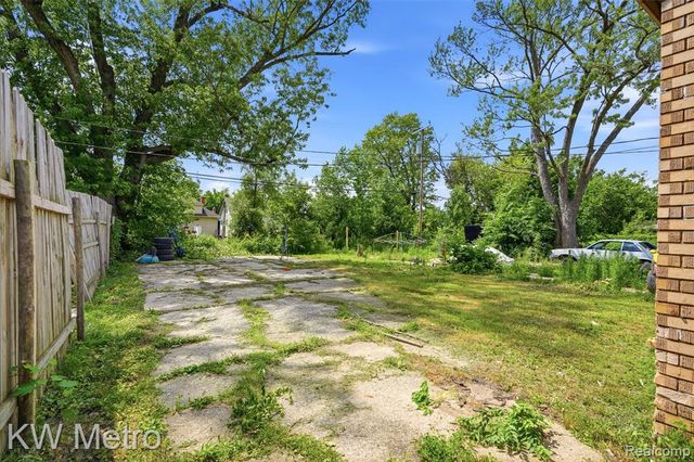 9941 Pinehurst Street, Detroit, MI 48204